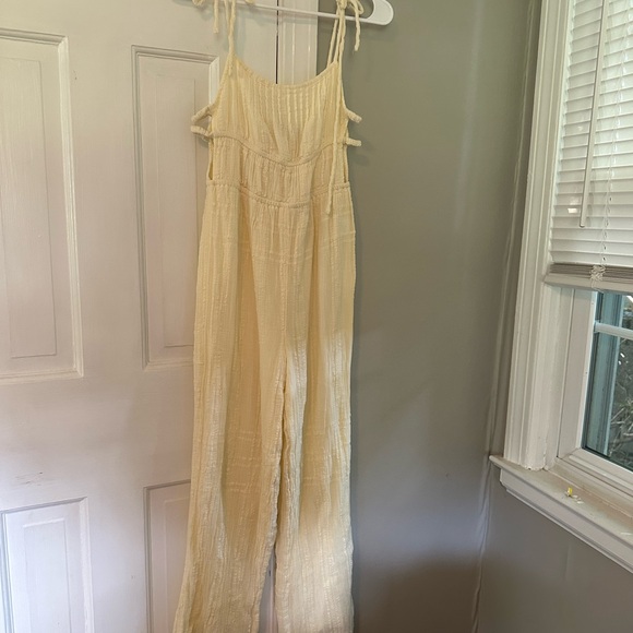 Cream jumpsuit - Picture 2 of 4